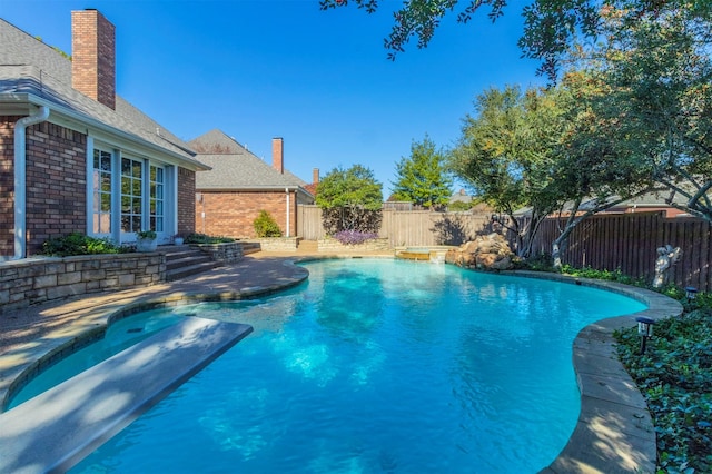 view of swimming pool