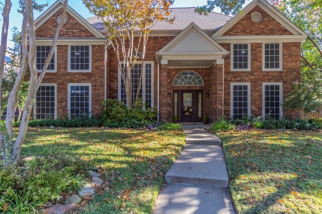 view of front of property with a front lawn