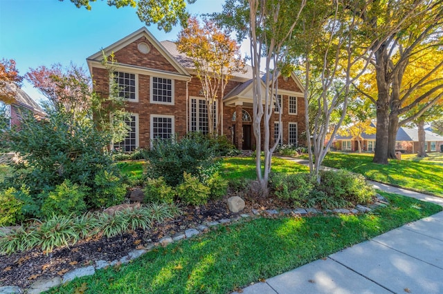 view of front of home featuring a front yard