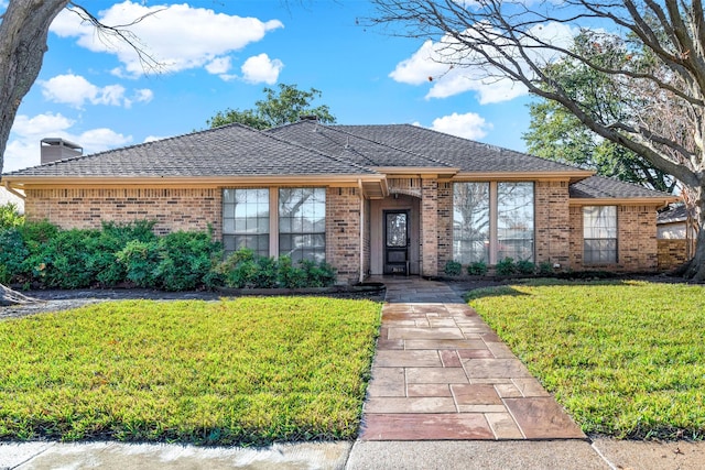 view of front of house featuring a front yard