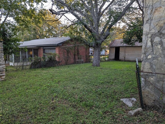 view of yard featuring a storage unit