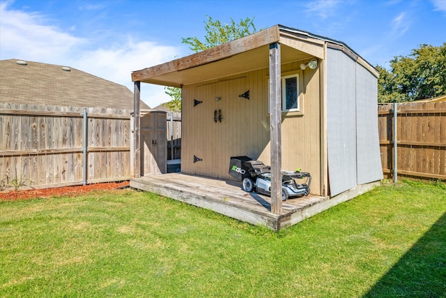 view of outdoor structure with a yard