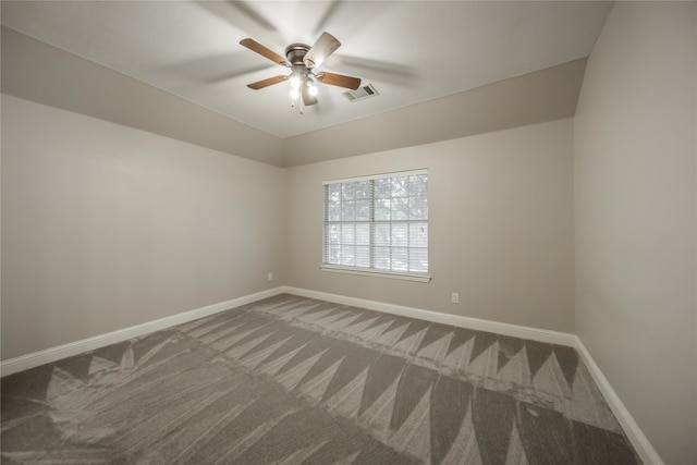 carpeted empty room featuring ceiling fan