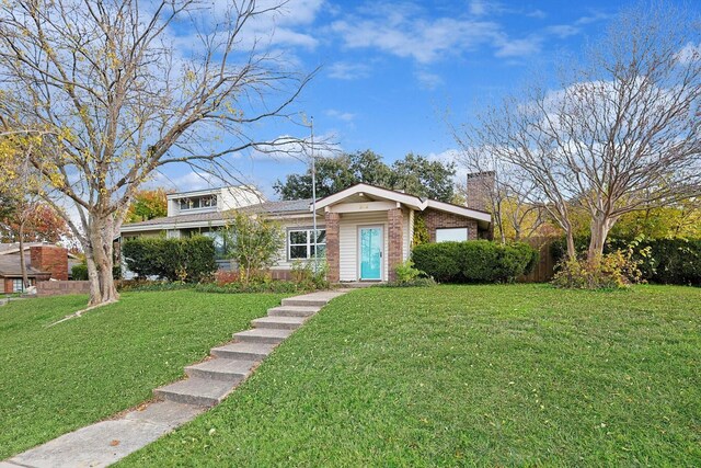 view of front of house with a front yard