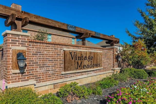 view of community / neighborhood sign