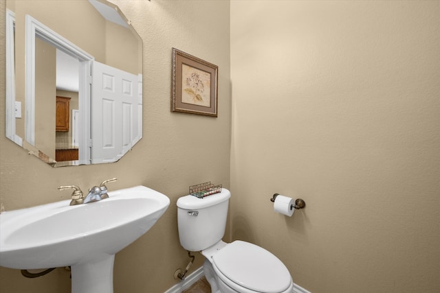 bathroom featuring toilet and sink