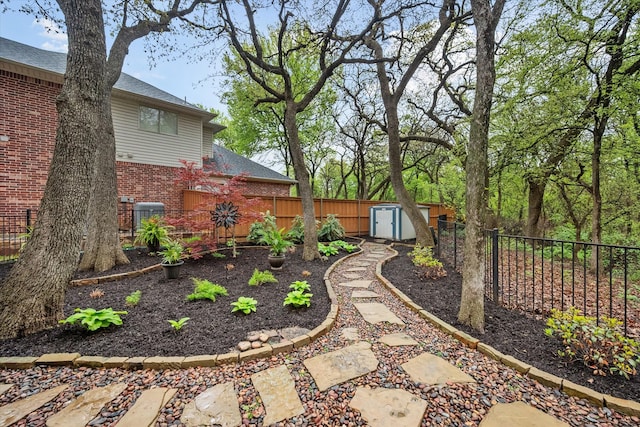 view of yard featuring a storage unit