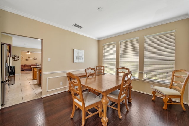 dining room with crown molding, light hardwood / wood-style flooring, and ceiling fan