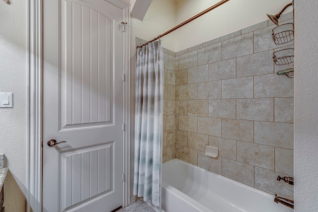 bathroom featuring shower / bath combo