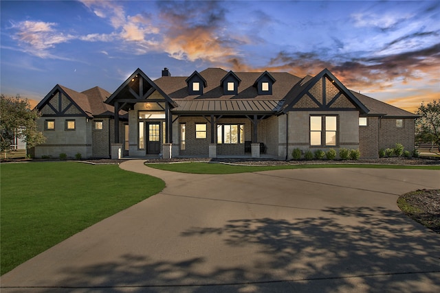 view of front facade with a lawn