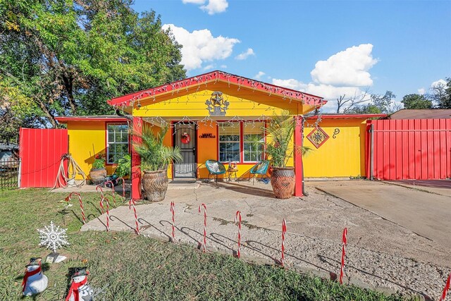 view of front of house with covered porch