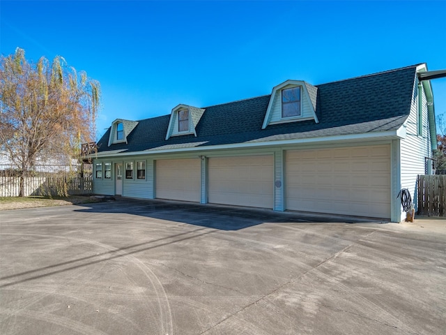 view of front facade featuring a garage