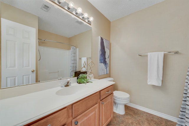 bathroom featuring vanity, a shower with shower curtain, a textured ceiling, and toilet