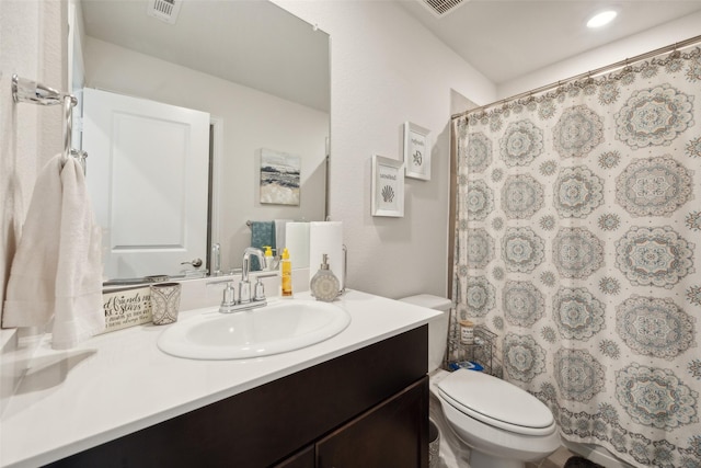 bathroom with a shower with shower curtain, vanity, and toilet