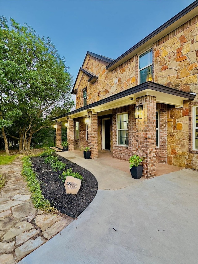 view of front of house featuring a patio