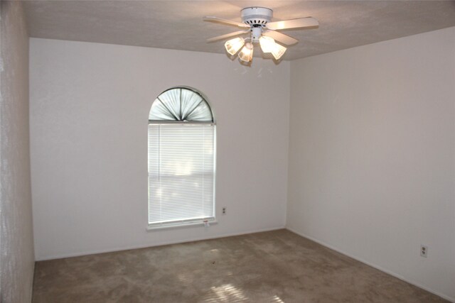 spare room with carpet flooring and ceiling fan