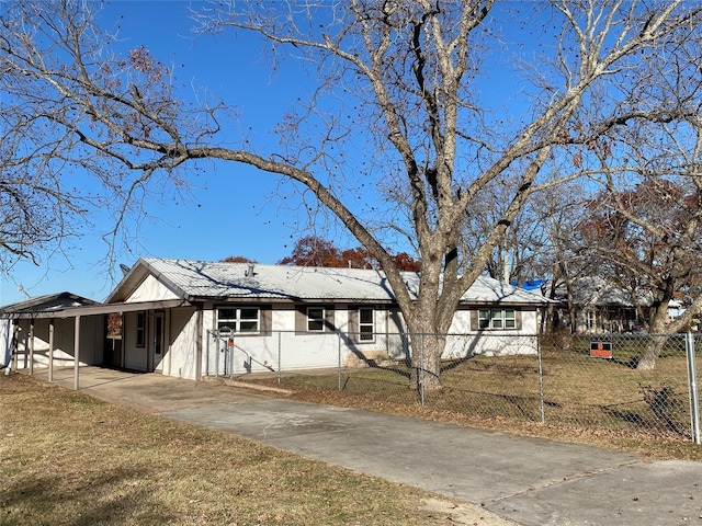 view of front facade featuring a carport and a front yard