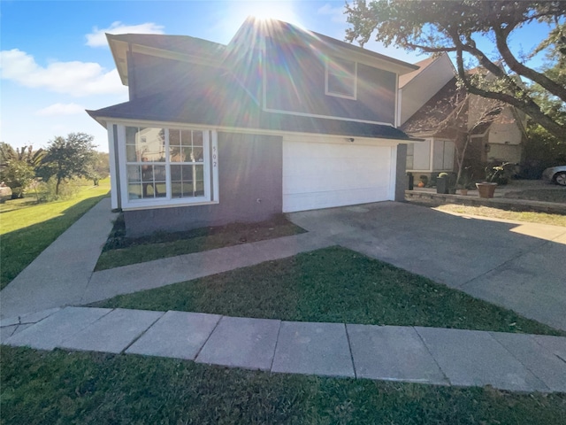 view of front facade featuring a garage and a front lawn