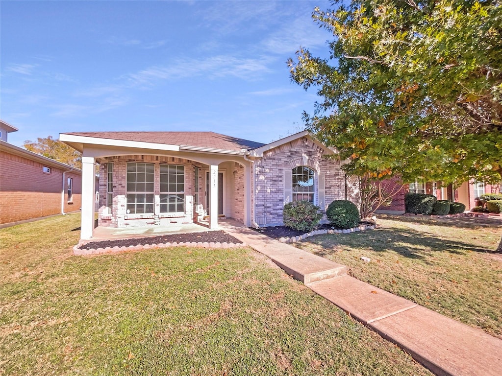 view of front of house with a front lawn