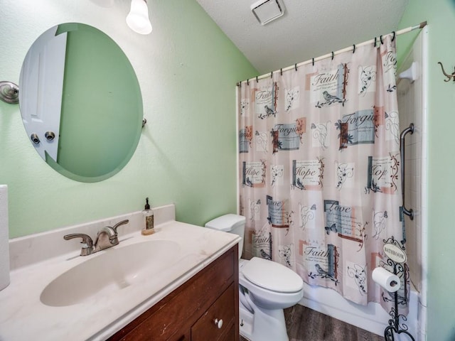 full bath featuring baseboards, wood finished floors, and tiled shower