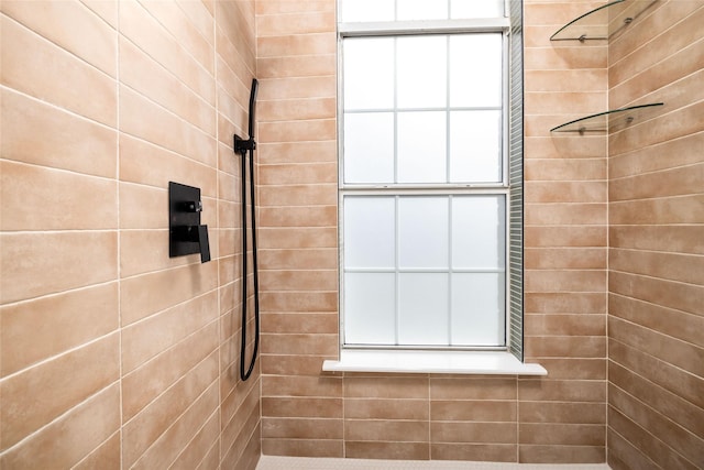 bathroom featuring a tile shower