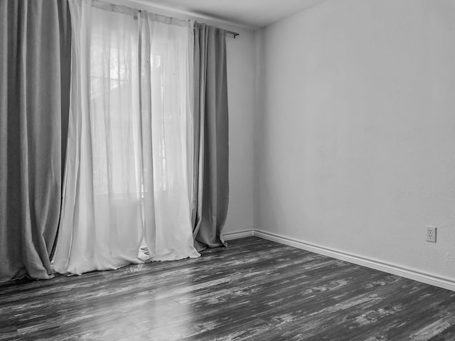 spare room featuring dark wood-type flooring