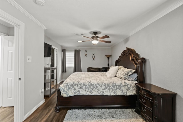 bedroom featuring ceiling fan, dark hardwood / wood-style floors, and crown molding