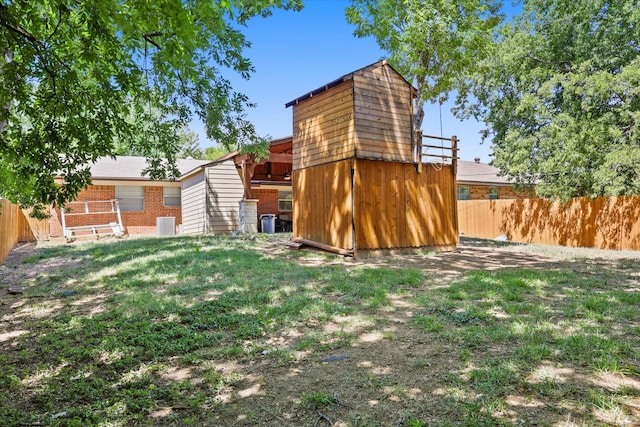 back of house featuring a yard