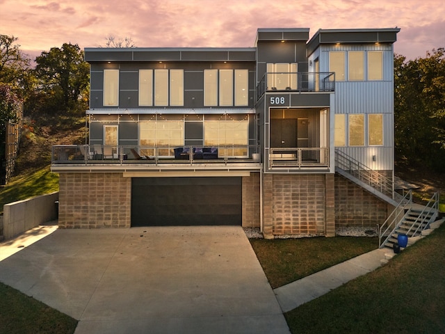 view of front of property featuring a garage