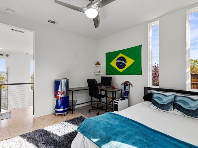 bedroom with ceiling fan