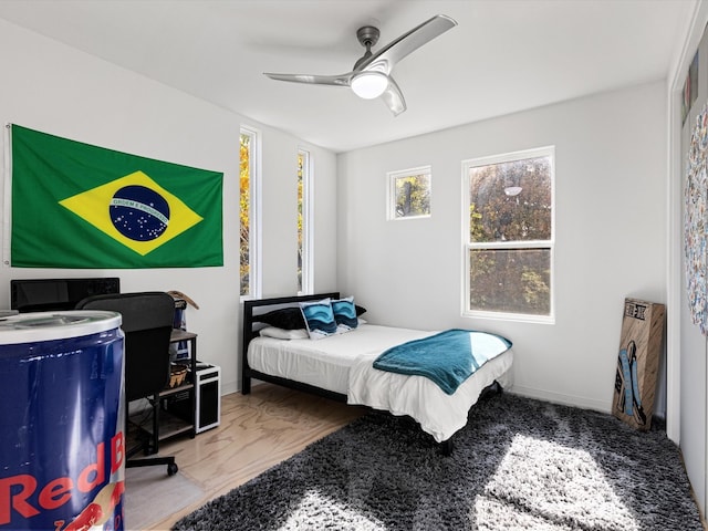 bedroom featuring ceiling fan