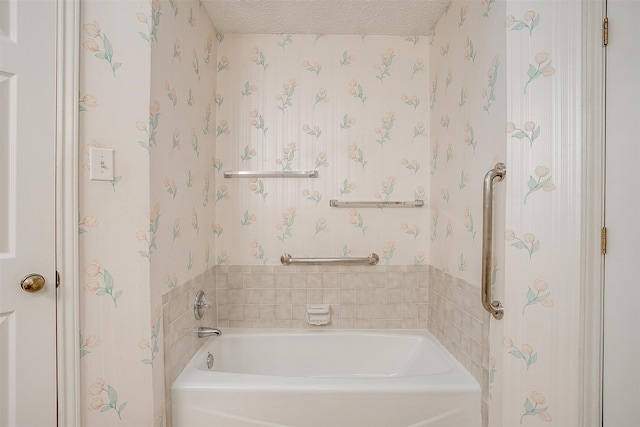 bathroom featuring a washtub and a textured ceiling