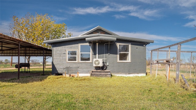 view of front facade with ac unit and a front yard