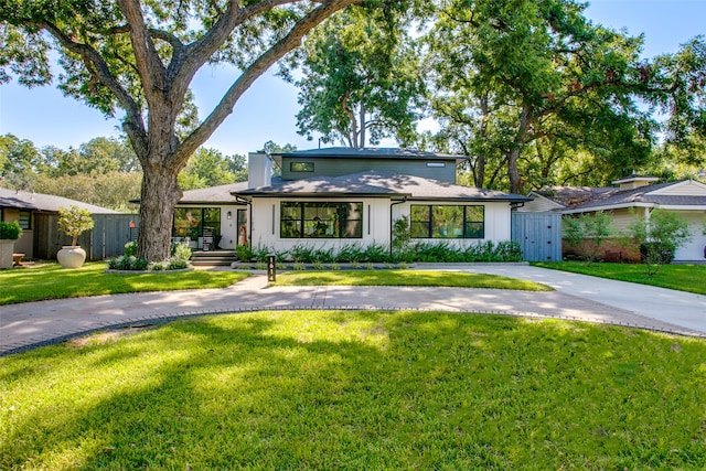 view of front of property with a front lawn