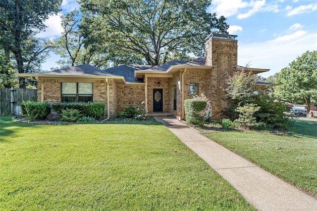 view of front of home with a front lawn