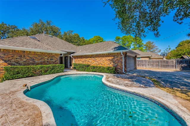 view of swimming pool