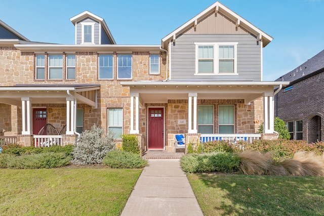 view of front facade featuring a porch and a front yard