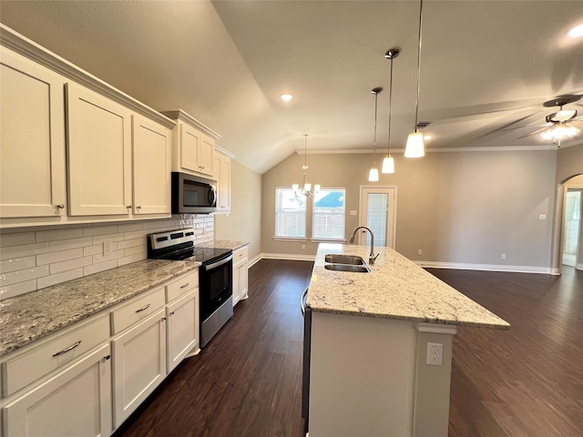 kitchen with sink, stainless steel appliances, vaulted ceiling, a kitchen island with sink, and white cabinets