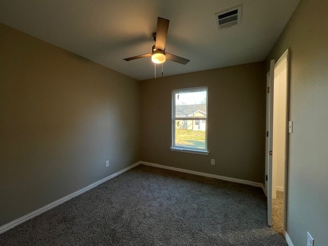 unfurnished room featuring carpet flooring and ceiling fan