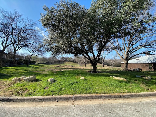 Listing photo 3 for 208 Silverleaf Dr, Fort Worth TX 76112