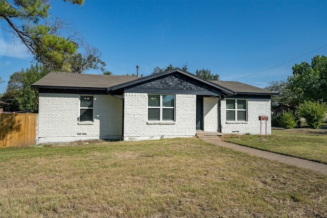 single story home featuring a front yard