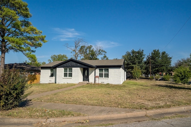 view of front of house featuring a front yard