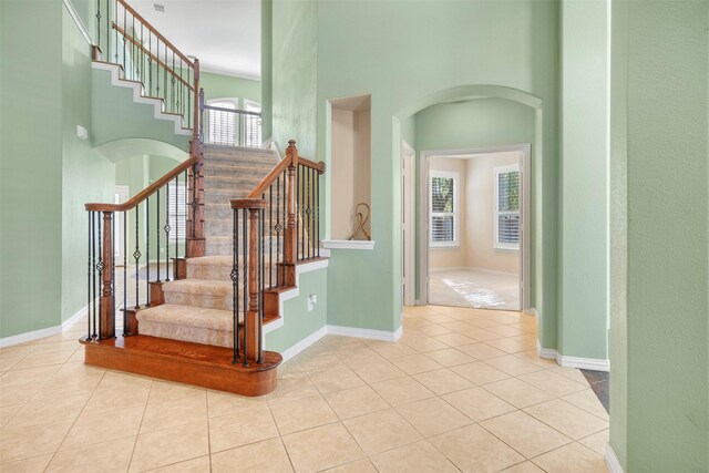 empty room featuring an inviting chandelier and crown molding