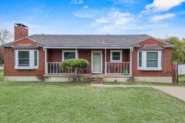 ranch-style house featuring covered porch and a front lawn