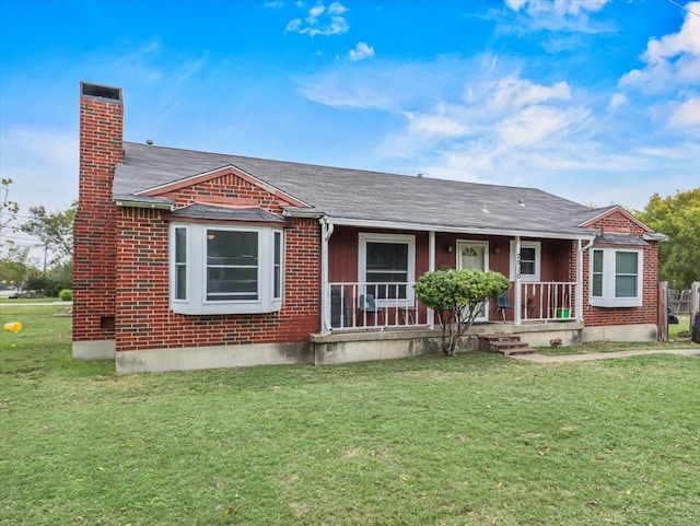 view of front of house with a front yard and covered porch