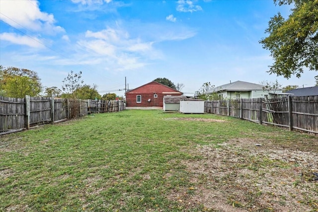 view of yard with a storage shed