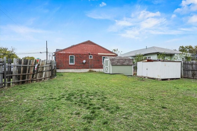 view of yard with a shed