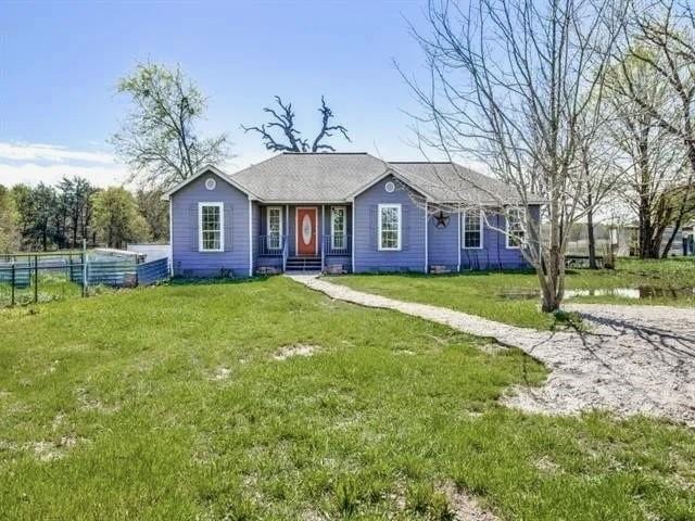 ranch-style house with a front yard