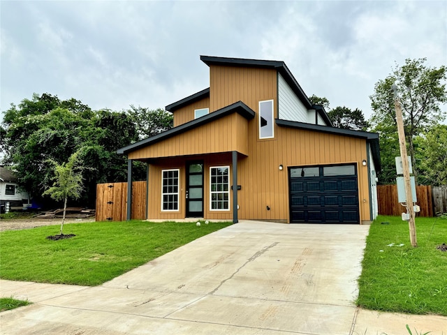 view of front facade featuring a garage and a front lawn