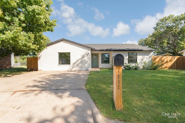 ranch-style home featuring a front yard